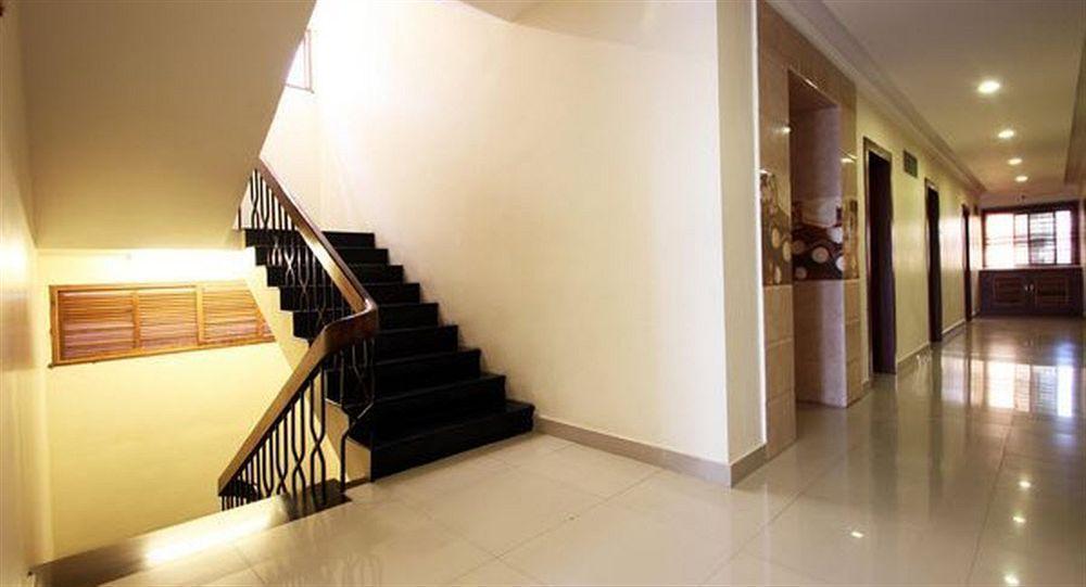 Hotel The Gopinivas Grand à Kânyâkumârî Extérieur photo