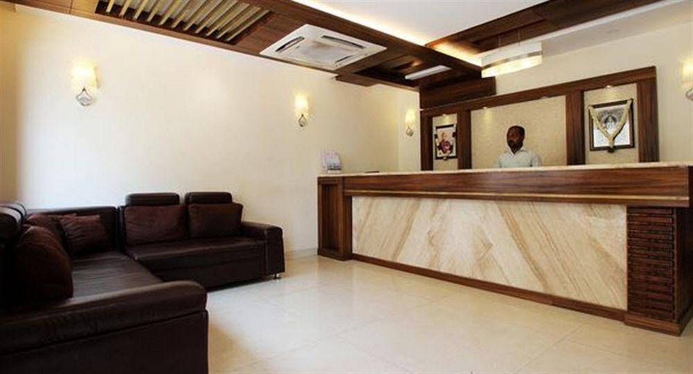 Hotel The Gopinivas Grand à Kânyâkumârî Extérieur photo