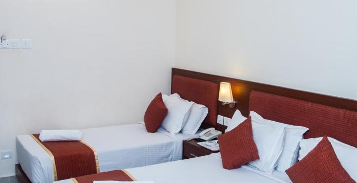 Hotel The Gopinivas Grand à Kânyâkumârî Extérieur photo
