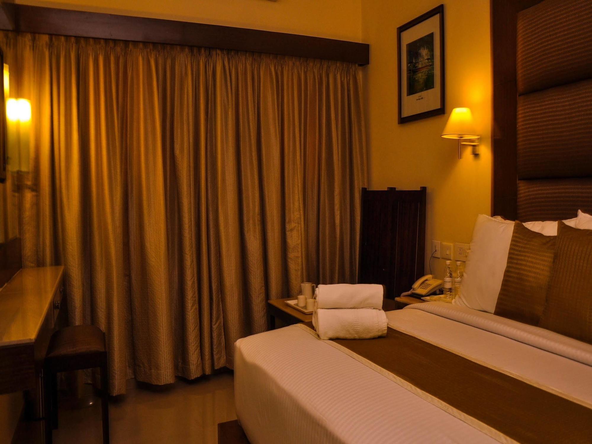 Hotel The Gopinivas Grand à Kânyâkumârî Extérieur photo